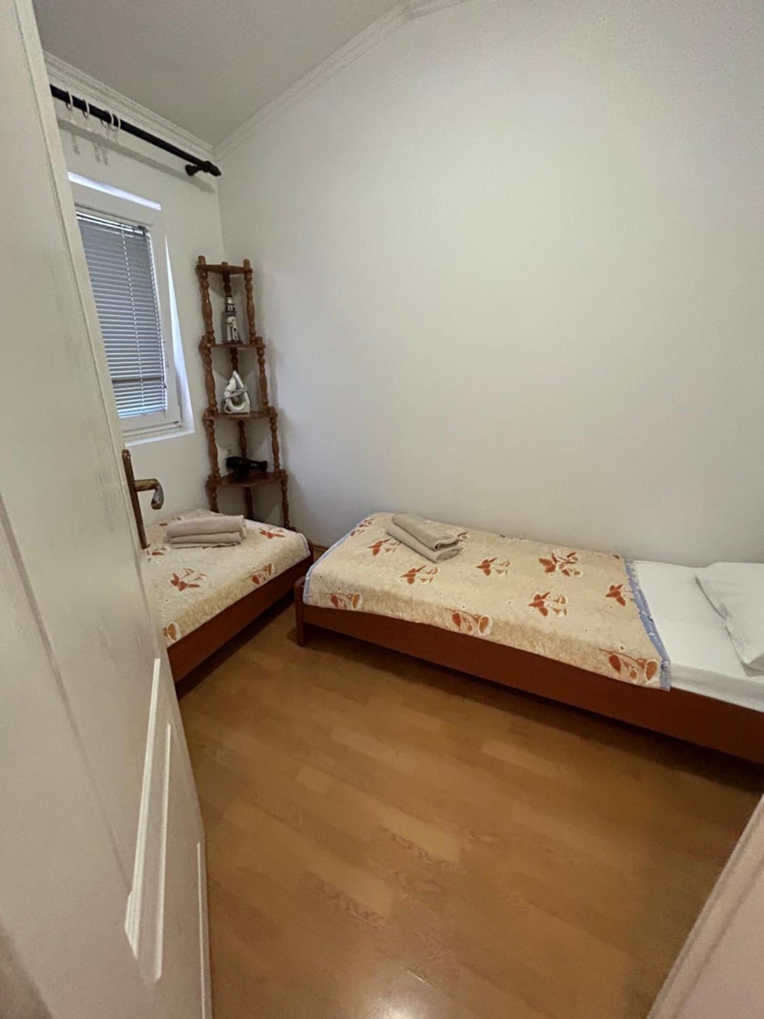 Lazarus Bigova Apartments Tivat Exterior foto