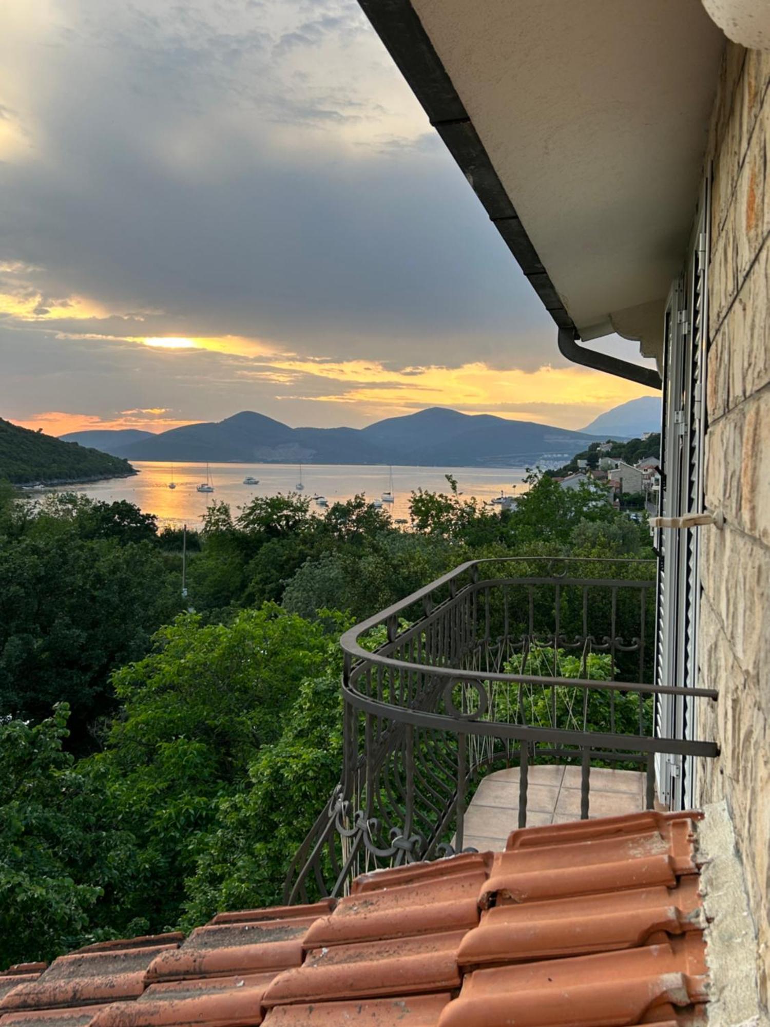 Lazarus Bigova Apartments Tivat Exterior foto