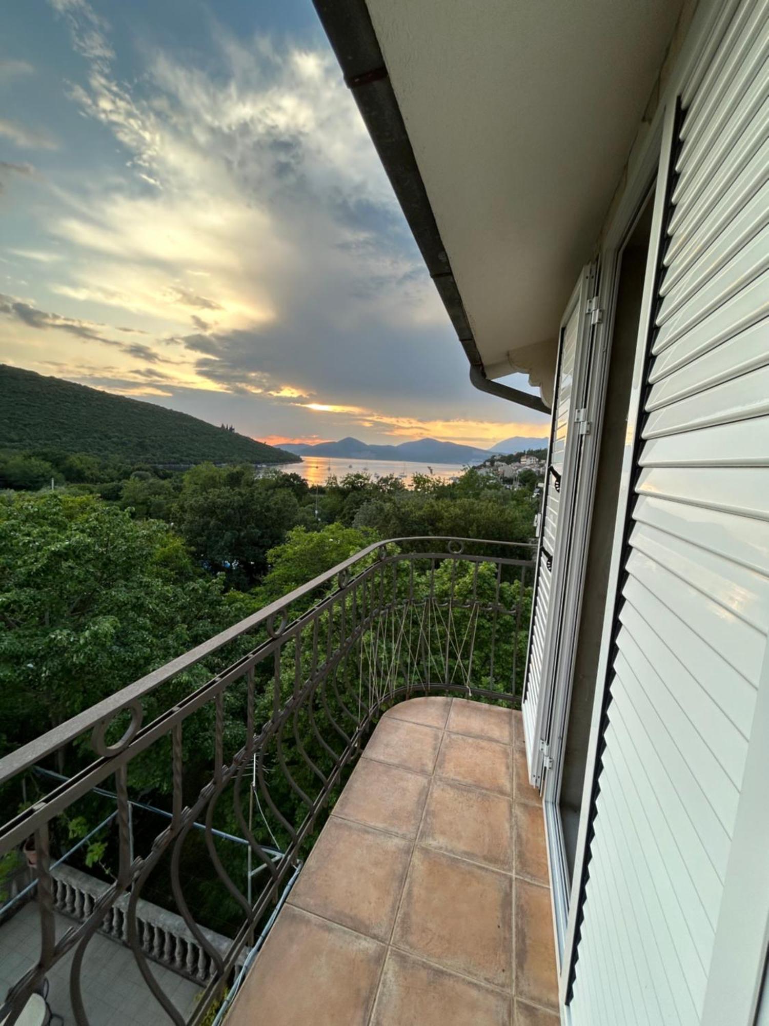 Lazarus Bigova Apartments Tivat Exterior foto